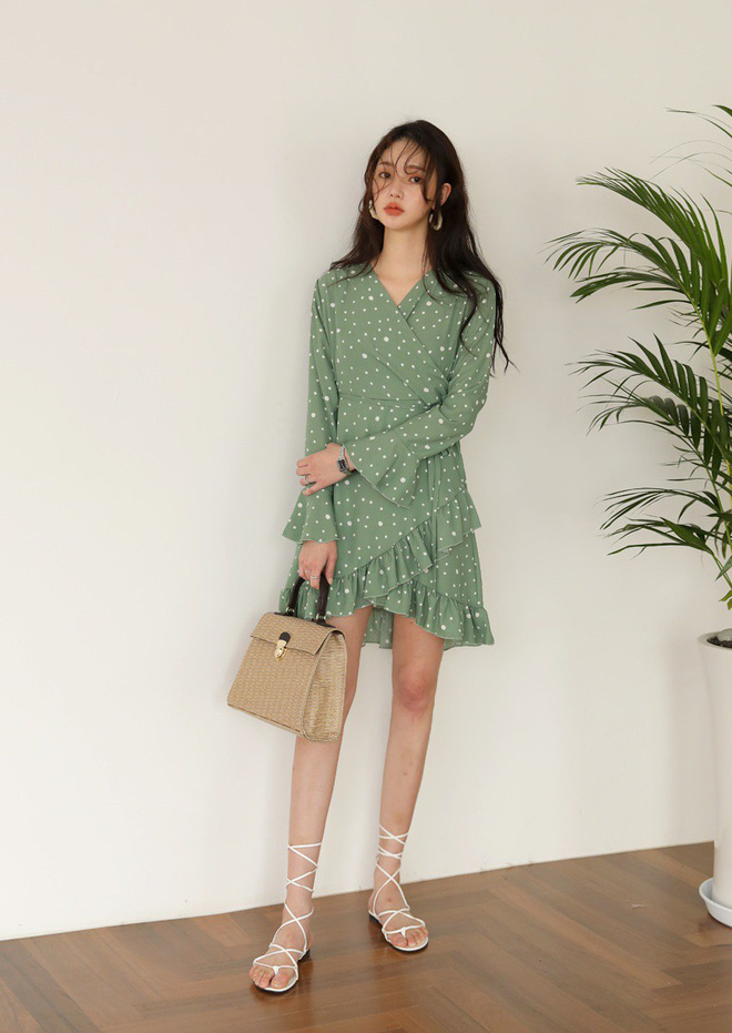 Hè này đúng là phải mặc váy quấn, vì chọn kiểu gì thì nhìn cũng xinh xắn và dễ thương Hè này đúng là phải mặc váy quấn, vì chọn kiểu gì thì nhìn cũng xinh xắn và dễ thương